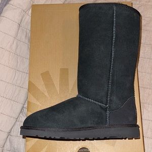 never worn tall black size 4 uggs